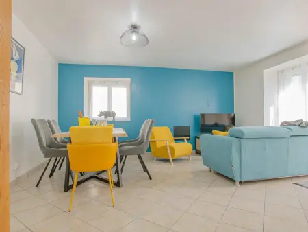 Location gite à Fontaine, Maison de village confortable près de Nigloland avec garage privé