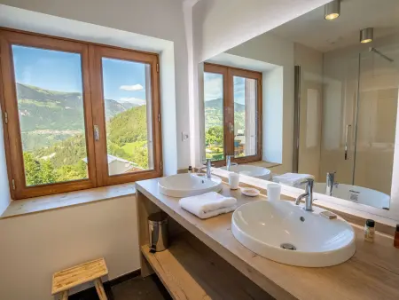 Chalet rénové et calme avec cheminée et parking couvert - Photo 4