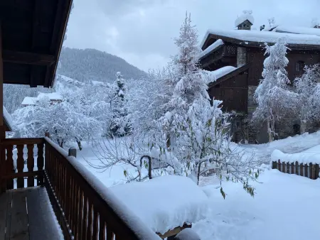 Chalet rénové et calme avec cheminée et parking couvert - Photo 11