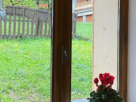 Chalet rénové et calme avec cheminée et parking couvert - Photo 12