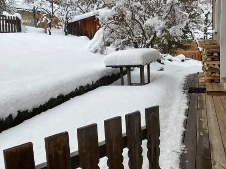 Chalet rénové et calme avec cheminée et parking couvert - Photo 16