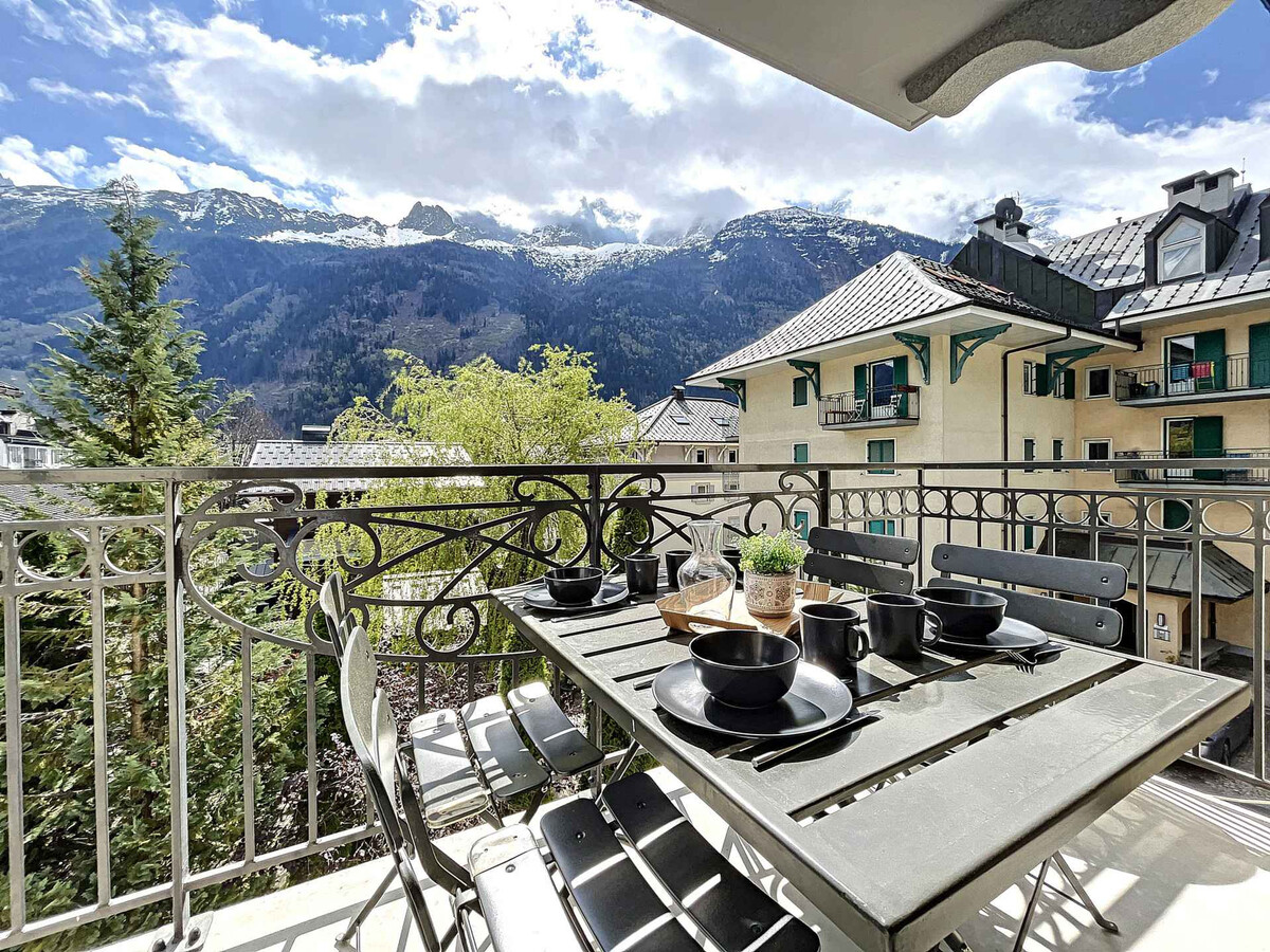 T3 centre Chamonix, terrasse vue Aiguille du Midi - Photo 1