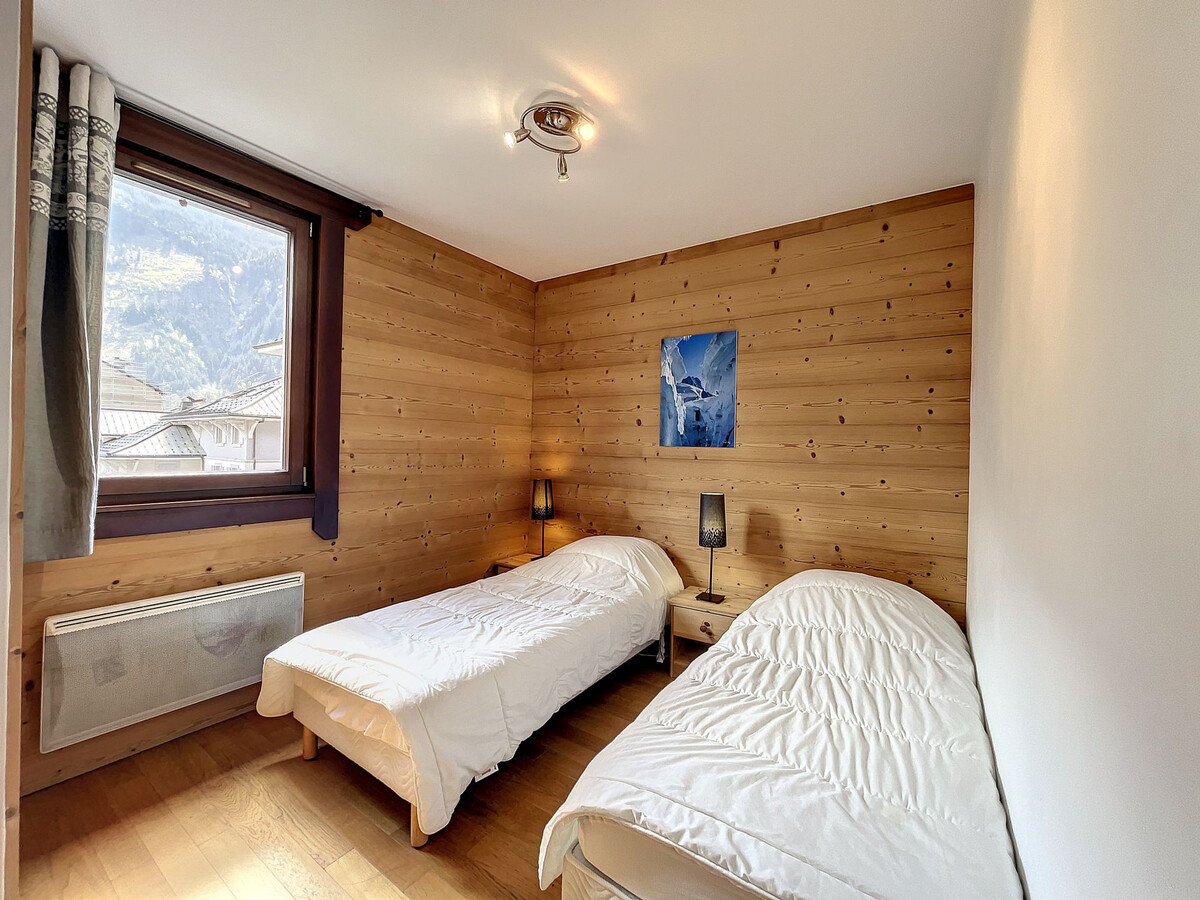T3 centre Chamonix, terrasse vue Aiguille du Midi - Photo 12