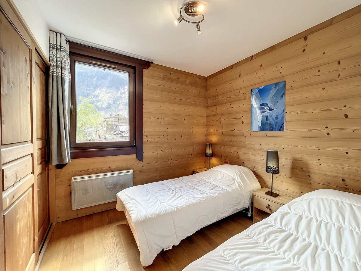 T3 centre Chamonix, terrasse vue Aiguille du Midi - Photo 13