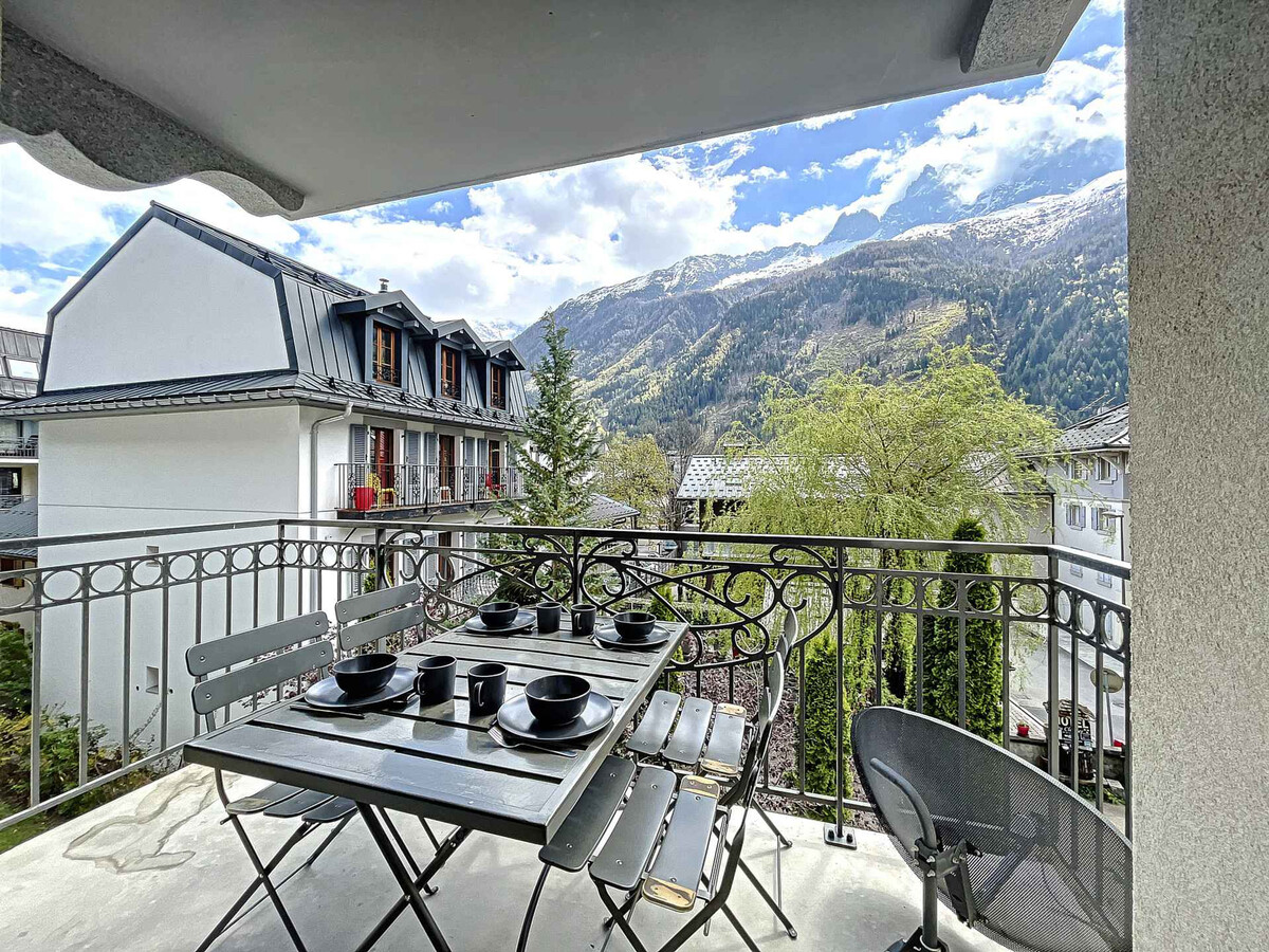 T3 centre Chamonix, terrasse vue Aiguille du Midi - Photo 14