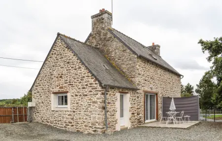 Maison en pierre Brélidy, jardin clôturé, 4 personnes : photo 2