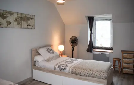 Maison en pierre Brélidy, jardin clôturé, 4 personnes : photo 16