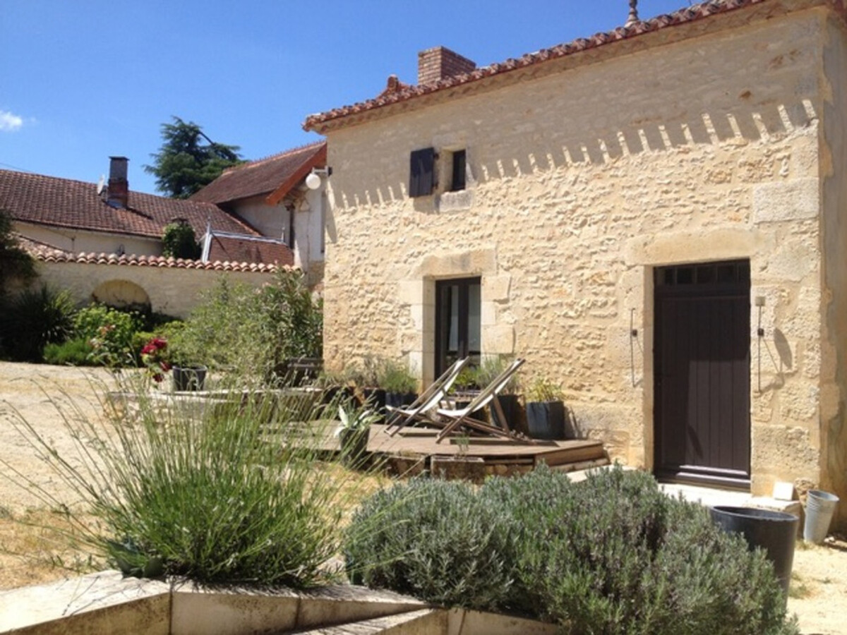 Gîte en pierre avec cheminée, jardin et accueil chevaux - Photo 1