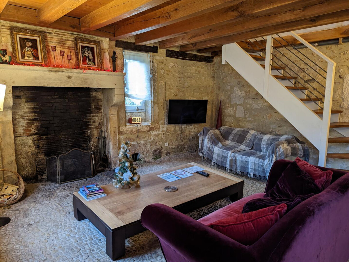 Gîte en pierre avec cheminée, jardin et accueil chevaux - Photo 2