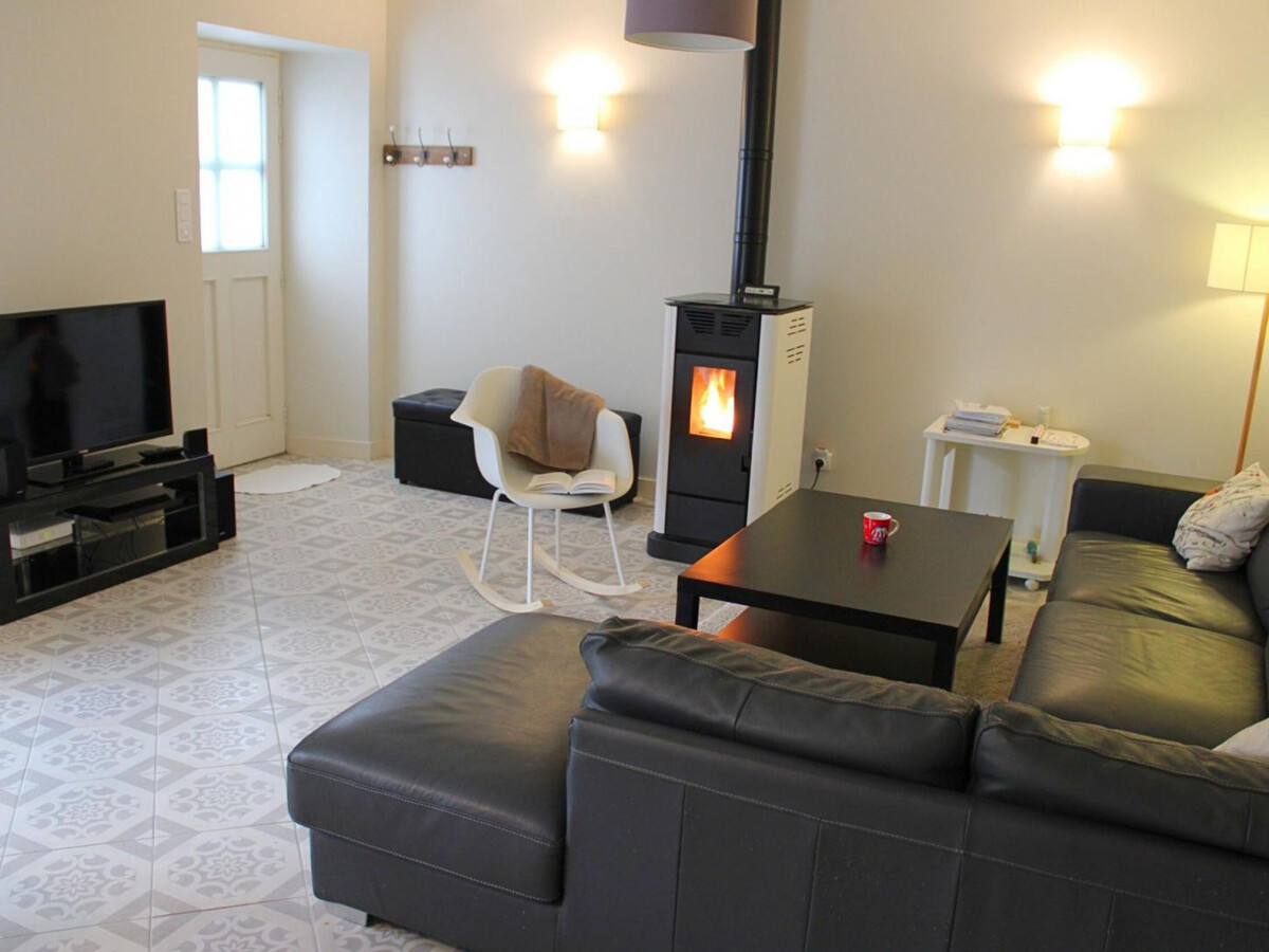Gîte 6 pers. en pierre avec jardin clos à Coulonges - Photo 3