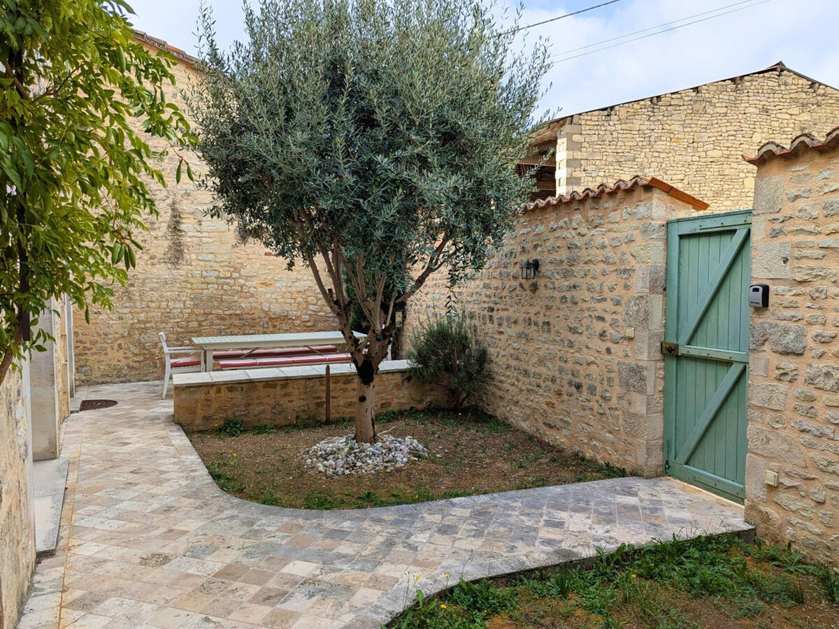 Gîte 6 pers. en pierre avec jardin clos à Coulonges - Photo 6