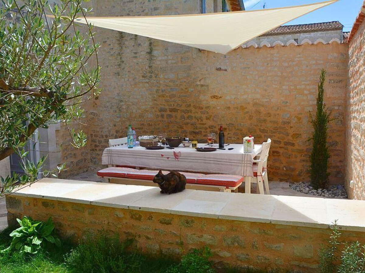 Gîte 6 pers. en pierre avec jardin clos à Coulonges - Photo 33