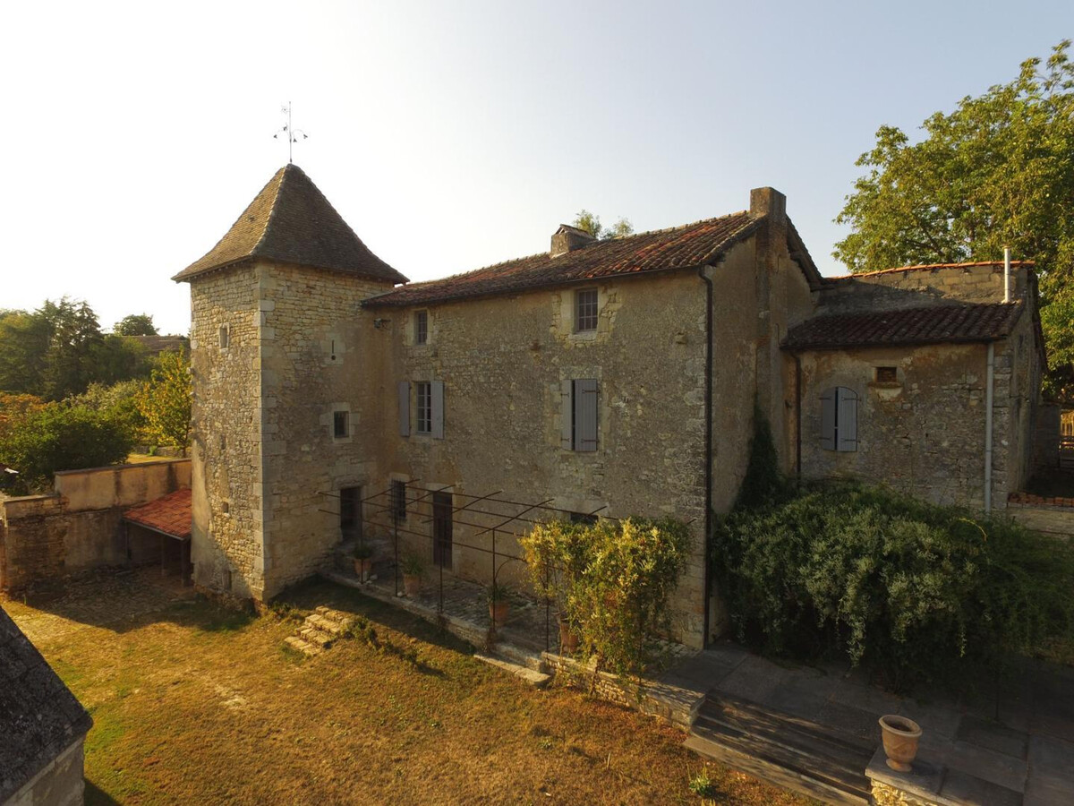 Prieuré XVe siècle restauré, 2 chambres, jardin 2000m² à Beaulieu - Photo 5