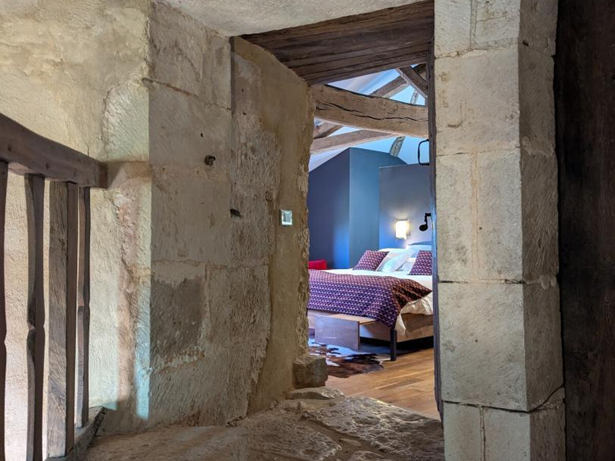 Prieuré XVe siècle restauré, 2 chambres, jardin 2000m² à Beaulieu - Photo 14