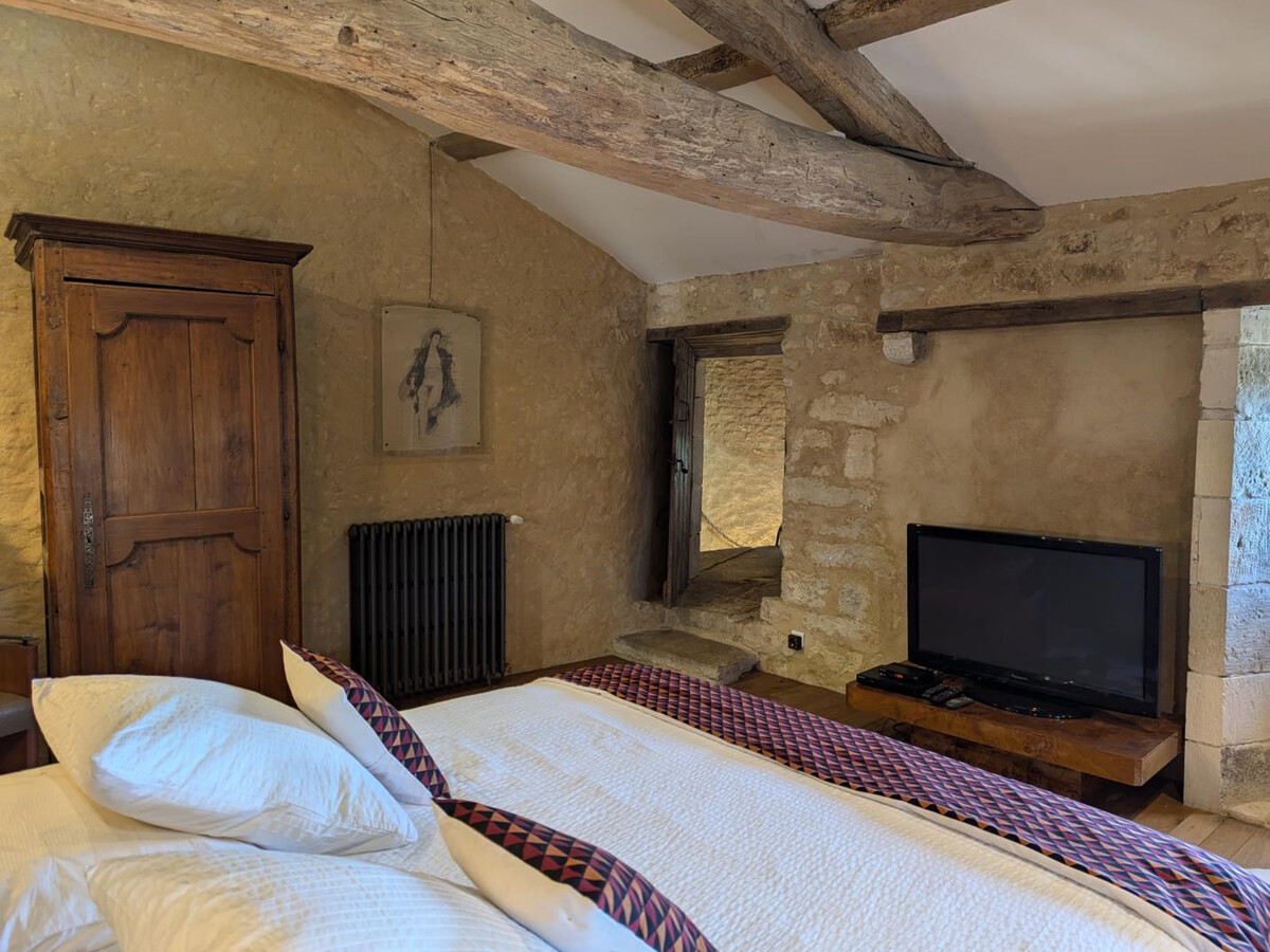 Prieuré XVe siècle restauré, 2 chambres, jardin 2000m² à Beaulieu - Photo 16
