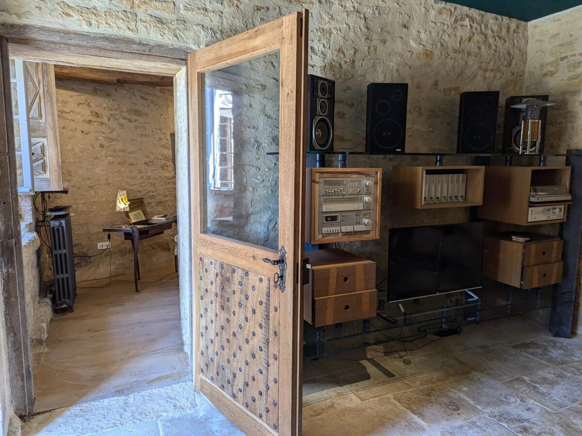 Prieuré XVe siècle restauré, 2 chambres, jardin 2000m² à Beaulieu - Photo 22