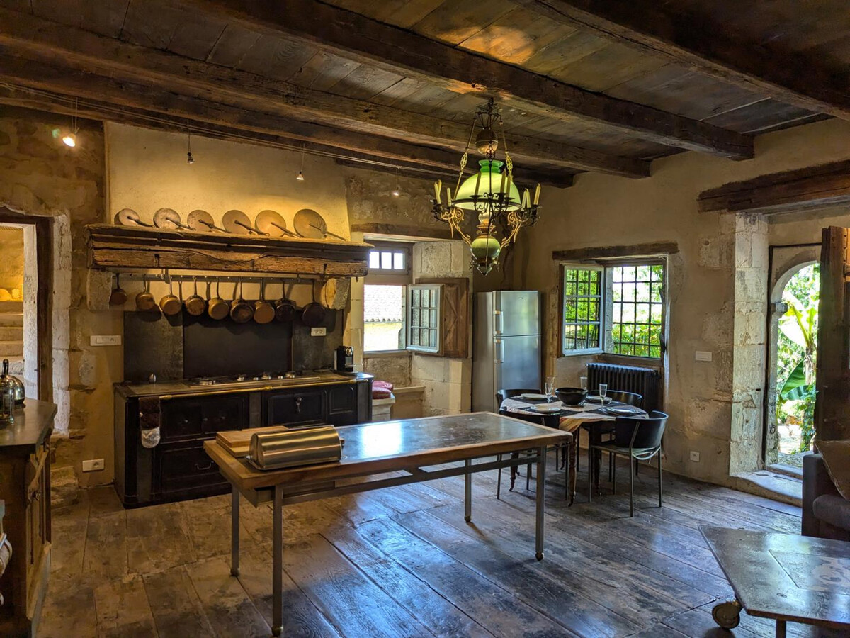 Prieuré XVe siècle restauré, 2 chambres, jardin 2000m² à Beaulieu - Photo 34