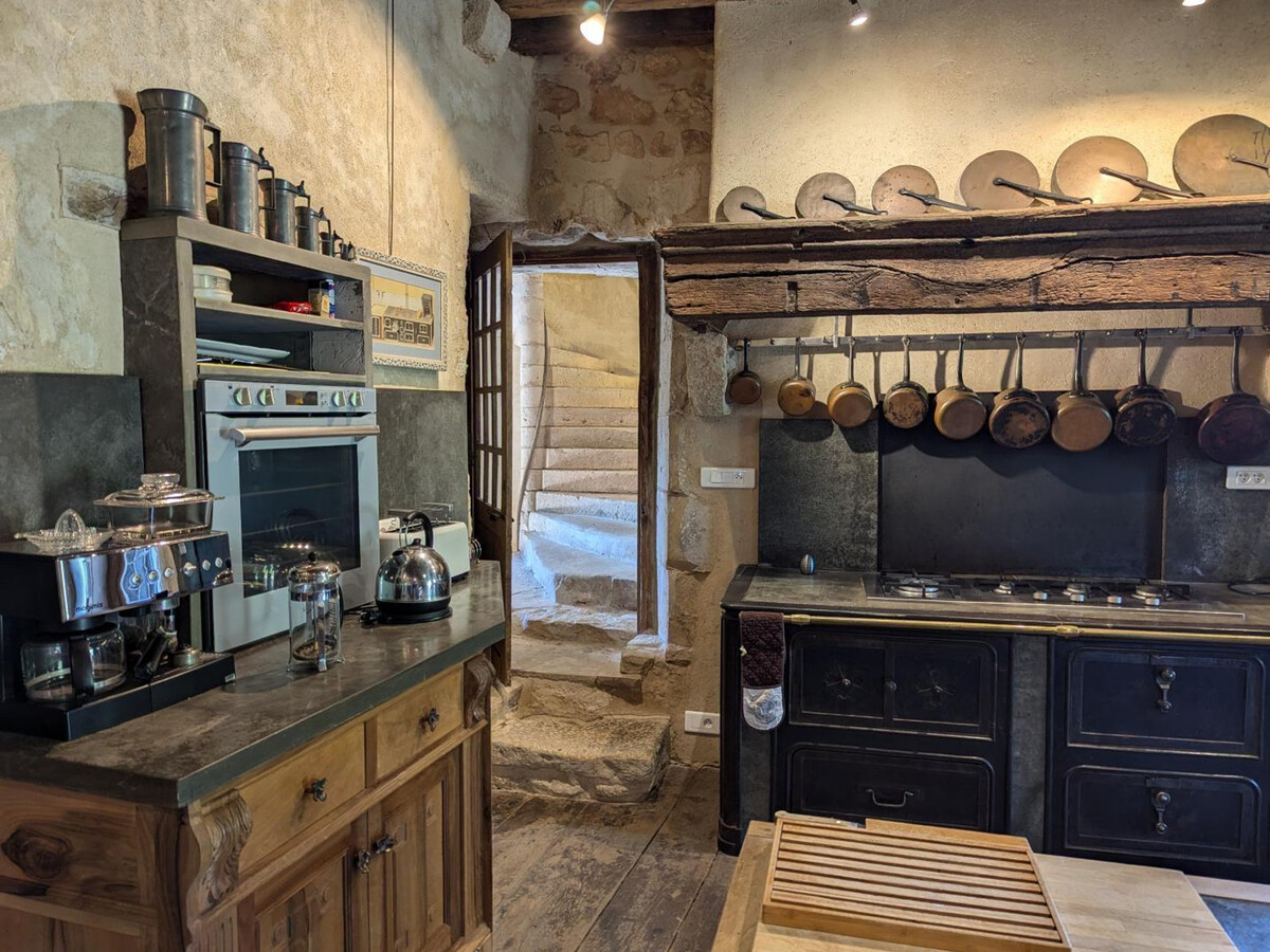 Prieuré XVe siècle restauré, 2 chambres, jardin 2000m² à Beaulieu - Photo 35
