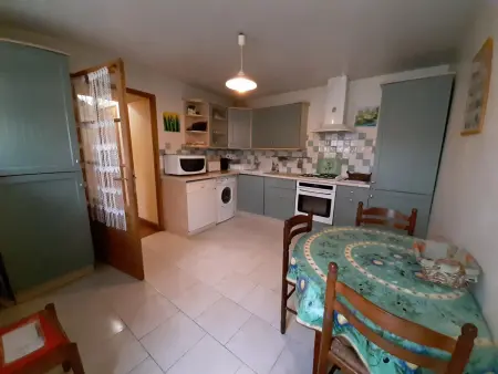 Gîte cosy avec 3 chambres, cour privée, baby-foot et internet, équipements bébé inclus, animaux permis - Photo 3