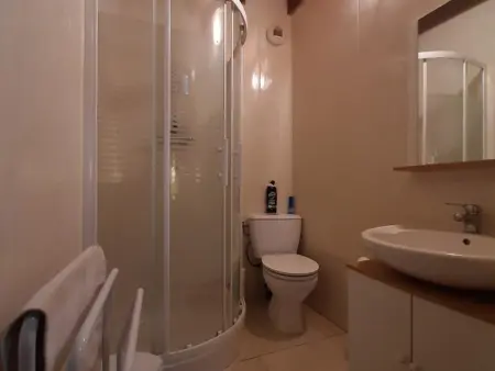 Gîte cosy avec 3 chambres, cour privée, baby-foot et internet, équipements bébé inclus, animaux permis - Photo 12