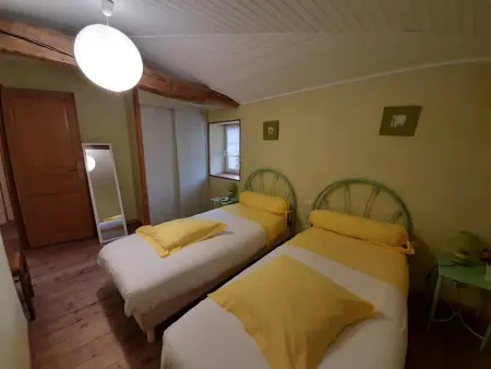 Gîte cosy avec 3 chambres, cour privée, baby-foot et internet, équipements bébé inclus, animaux permis - Photo 19