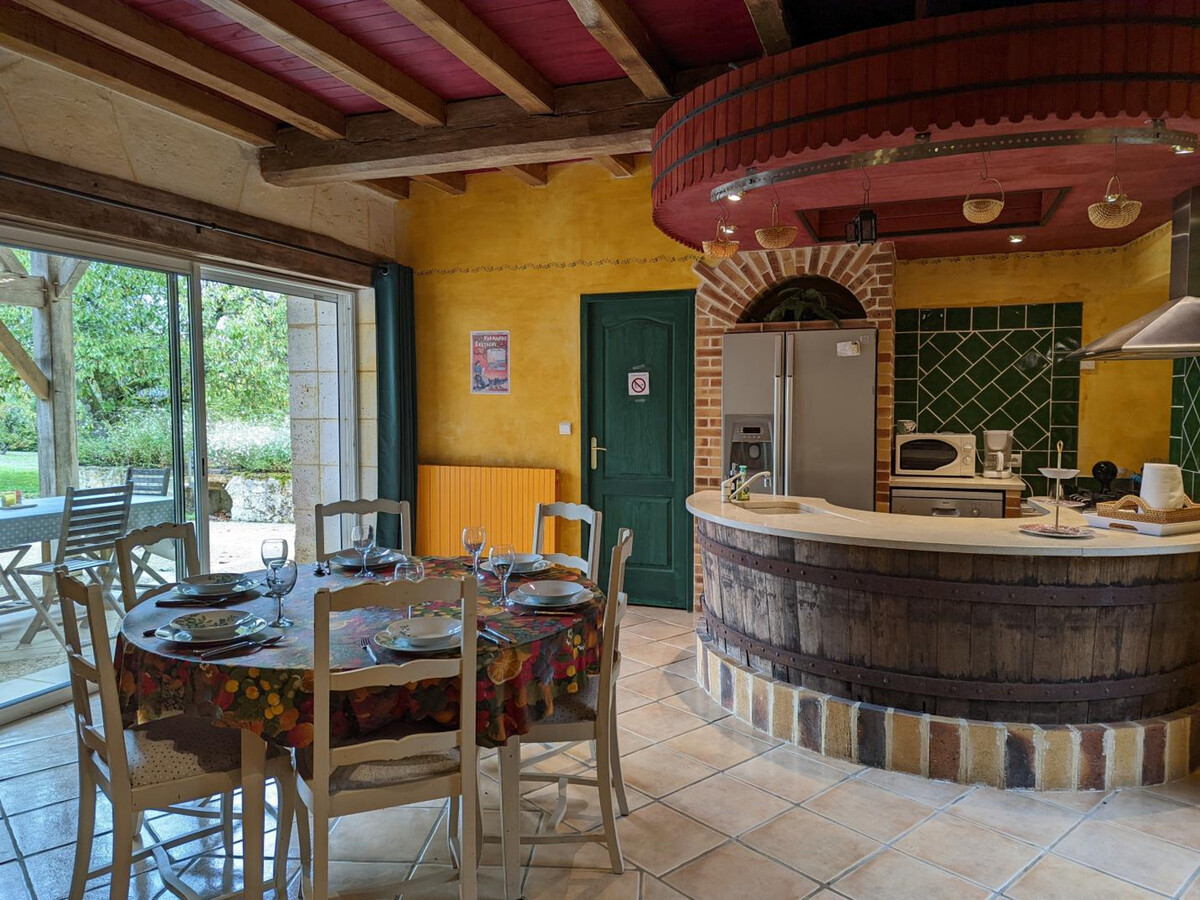 Gîte 5 pers. avec piscine chauffée et jacuzzi à Charras - Photo 4