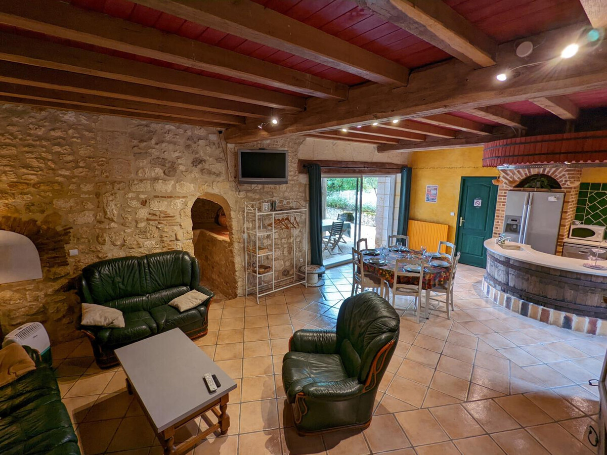 Gîte 5 pers. avec piscine chauffée et jacuzzi à Charras - Photo 12