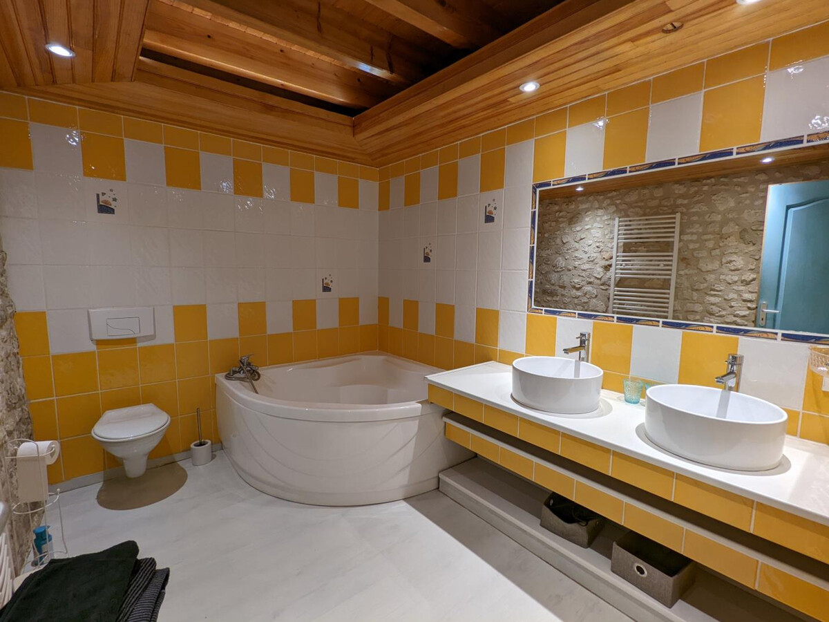 Gîte 5 pers. avec piscine chauffée et jacuzzi à Charras - Photo 13