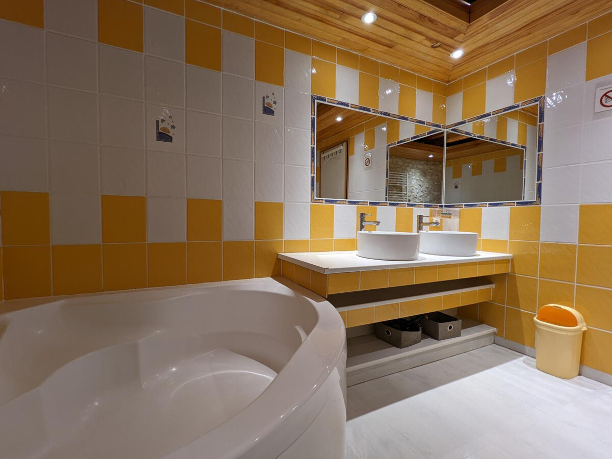Gîte 5 pers. avec piscine chauffée et jacuzzi à Charras - Photo 14