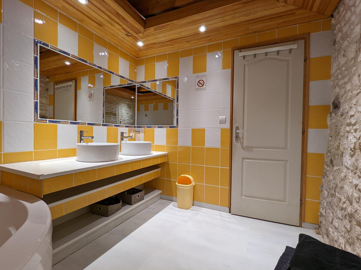 Gîte 5 pers. avec piscine chauffée et jacuzzi à Charras - Photo 15