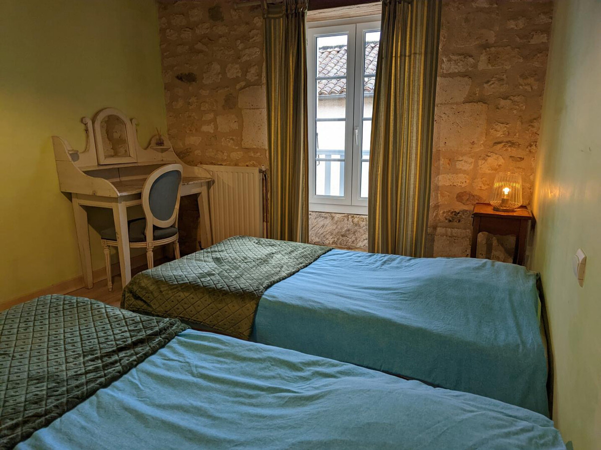 Gîte 5 pers. avec piscine chauffée et jacuzzi à Charras - Photo 16