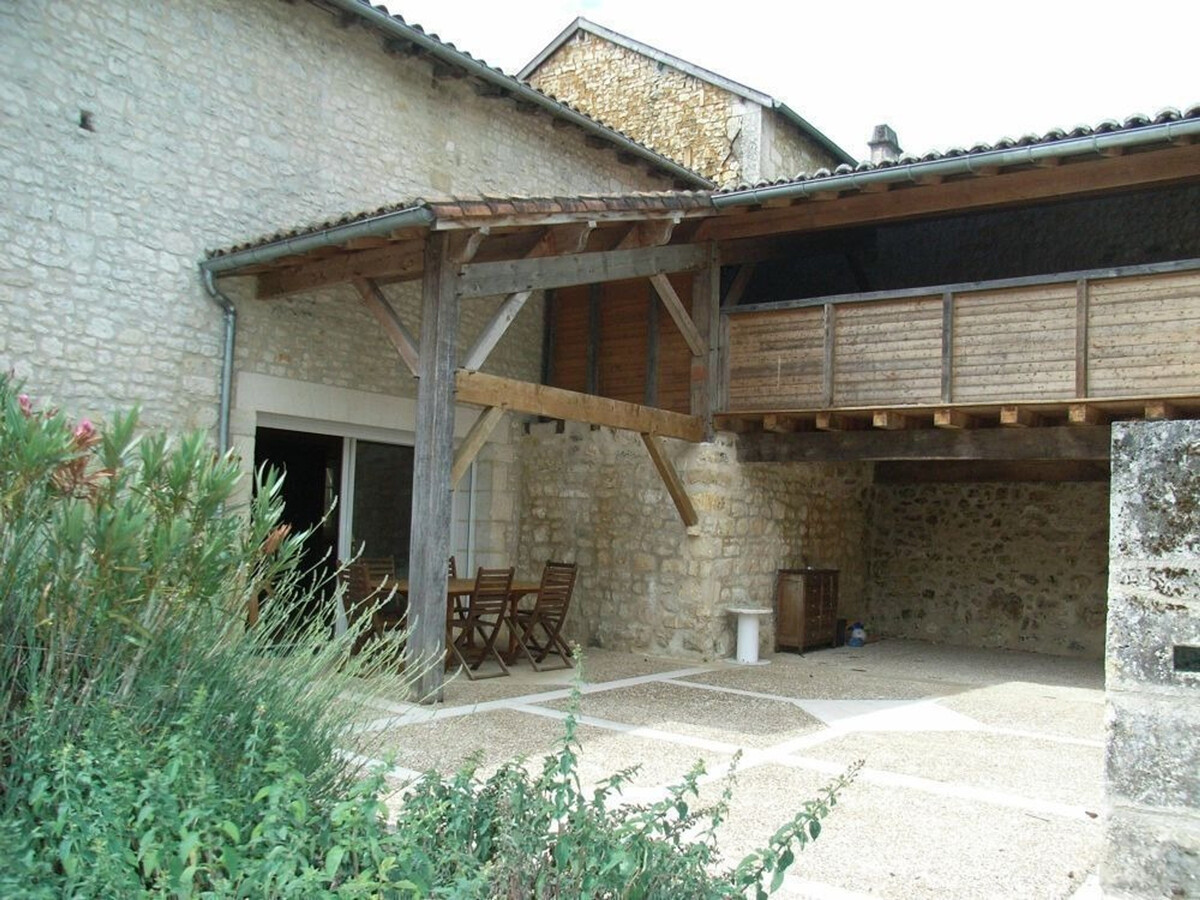 Gîte 5 pers. avec piscine chauffée et jacuzzi à Charras - Photo 26