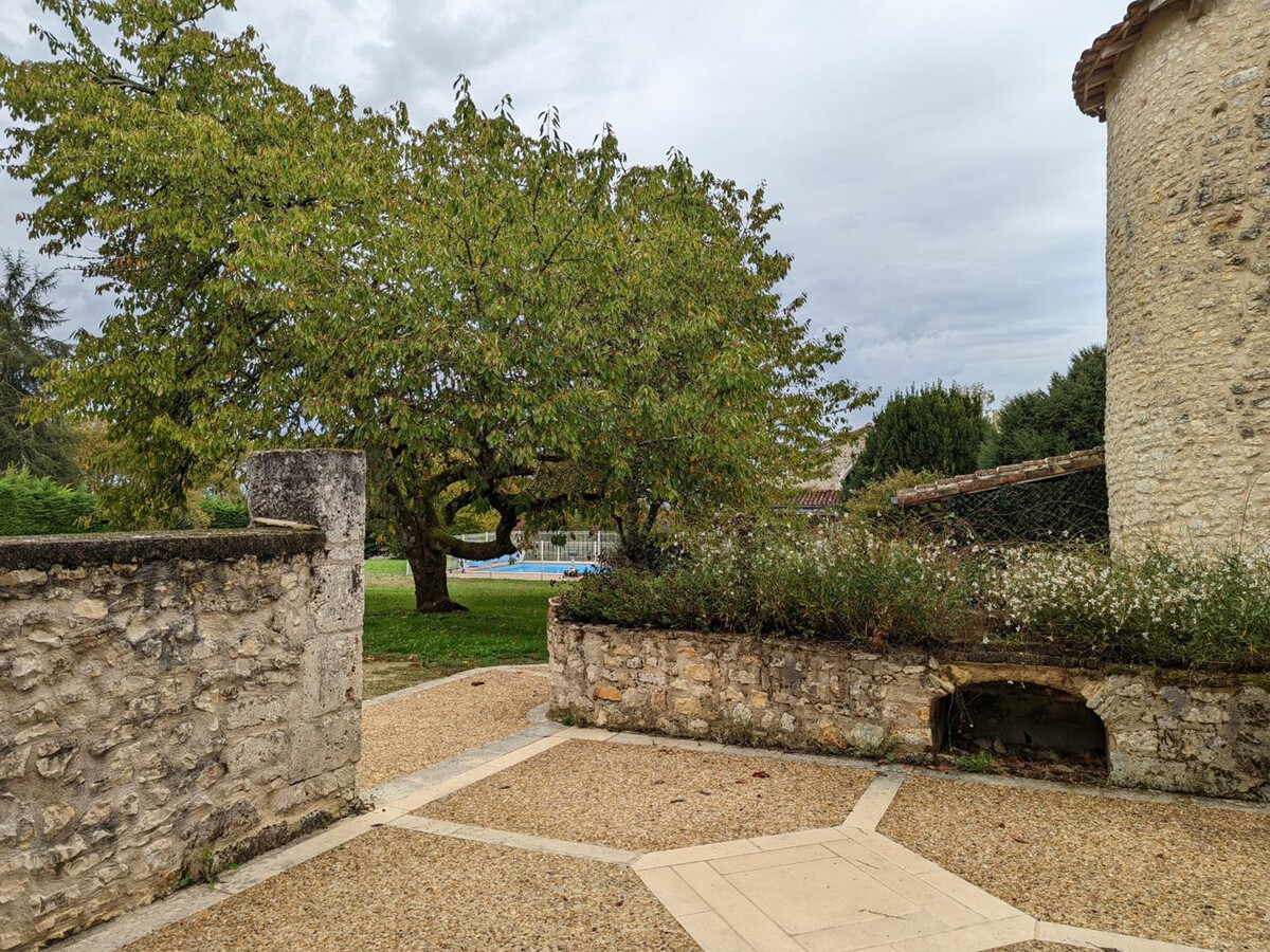 Gîte 5 pers. avec piscine chauffée et jacuzzi à Charras - Photo 34