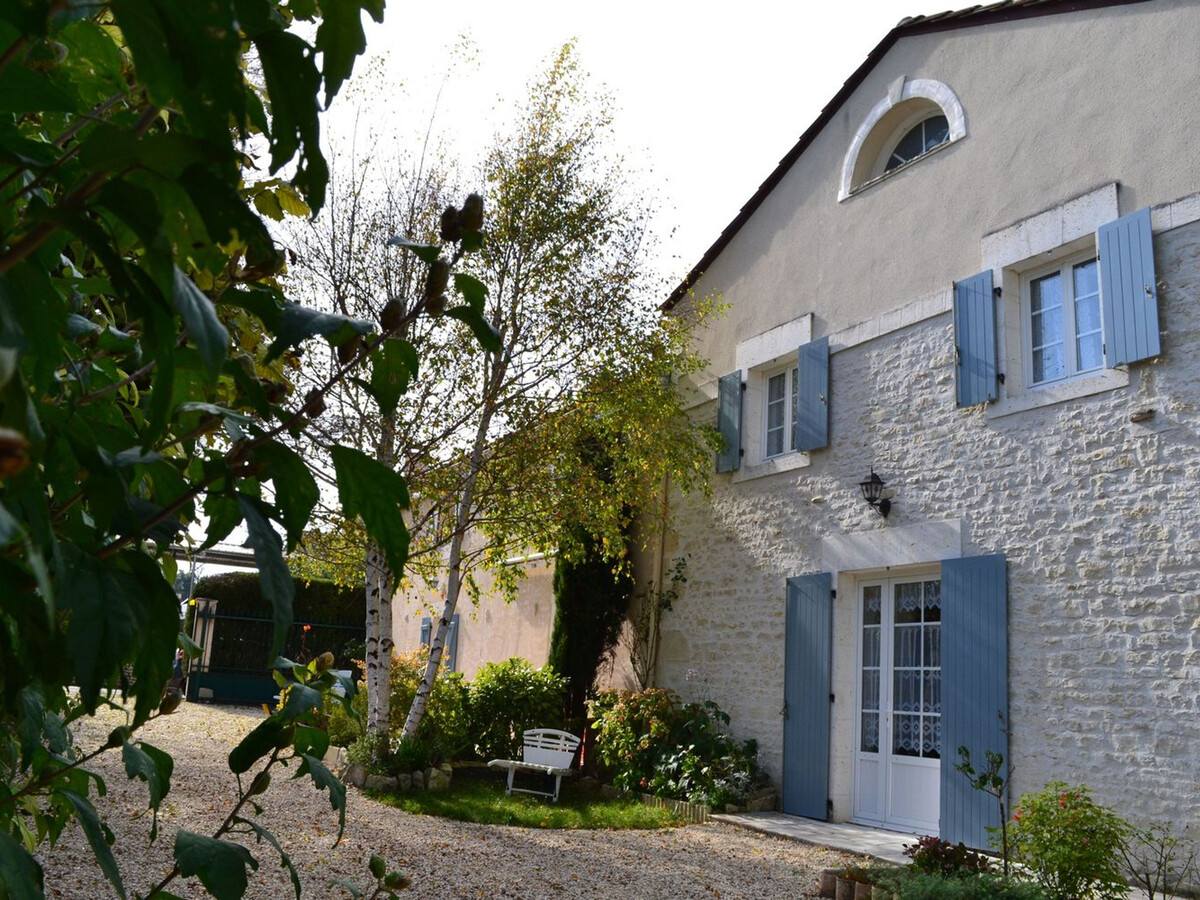 Gîte 4 pers. au bord de la Charente à Saint-Genis-d'Hiersac - Photo 1