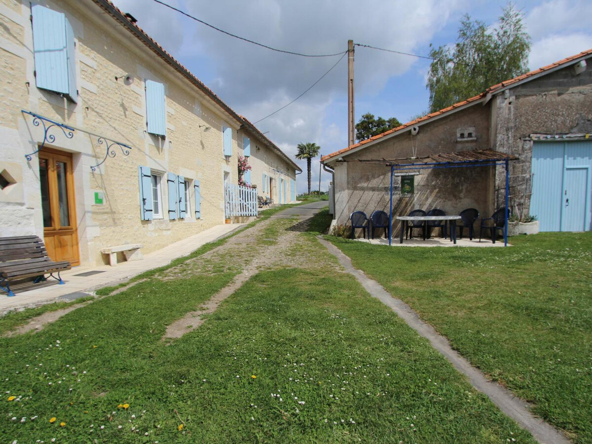 Gîte charentais 8 pers. avec cour de jeux fermée - Photo 2