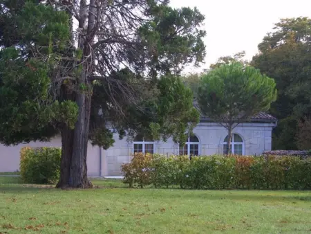 Gîte paisible avec jardins privatifs à Cognac, proche des sentiers de randonnée, animaux acceptés - Photo 15