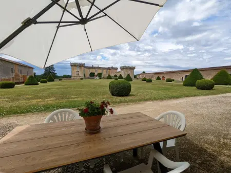 Location gite à Cherves Richemont, Gîte de charme près de Cognac avec vélos et jardin
