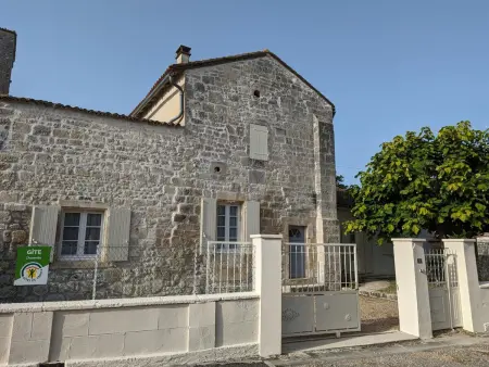 Maison rénovée près d'Angoulême avec jardin privé - Photo 1