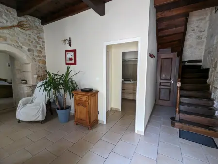 Maison rénovée près d'Angoulême avec jardin privé - Photo 4