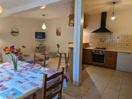 Maison rénovée près d'Angoulême avec jardin privé - Photo 5