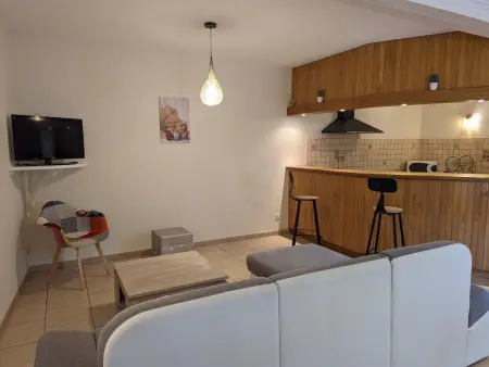 Maison rénovée près d'Angoulême avec jardin privé - Photo 6