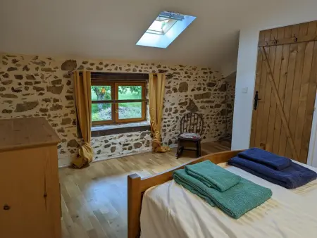 Spacieuse maison à Massignac avec jardin privatif - Photo 2