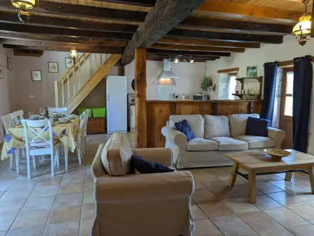 Spacieuse maison à Massignac avec jardin privatif - Photo 9