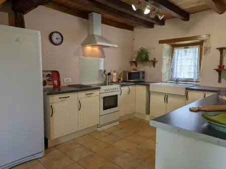 Spacieuse maison à Massignac avec jardin privatif - Photo 10