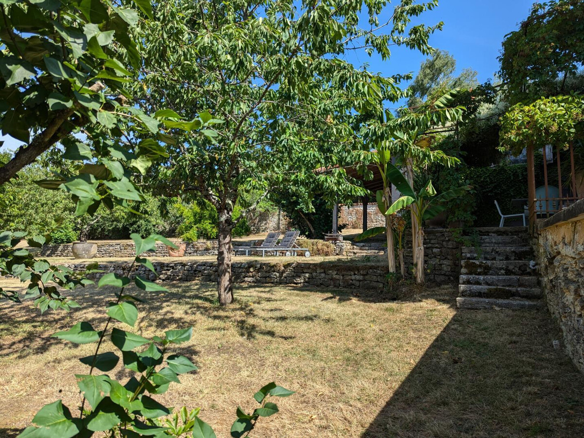 Prieuré du XVème, jardin 2000 m², cheminée à Beaulieu - Photo 35
