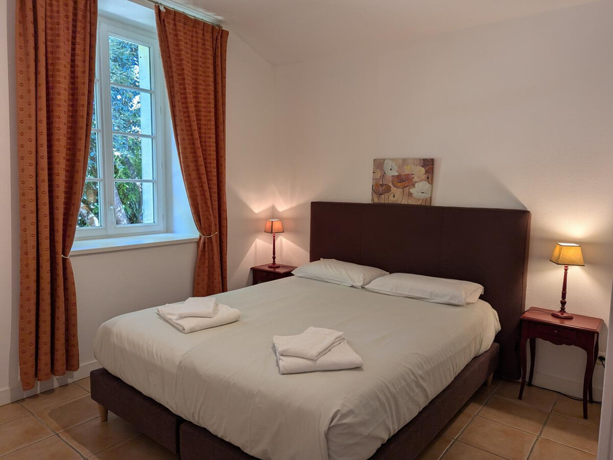 Gîte 6 pers. piscine chauffée, jardin clos à Saint-Cybardeaux - Photo 3
