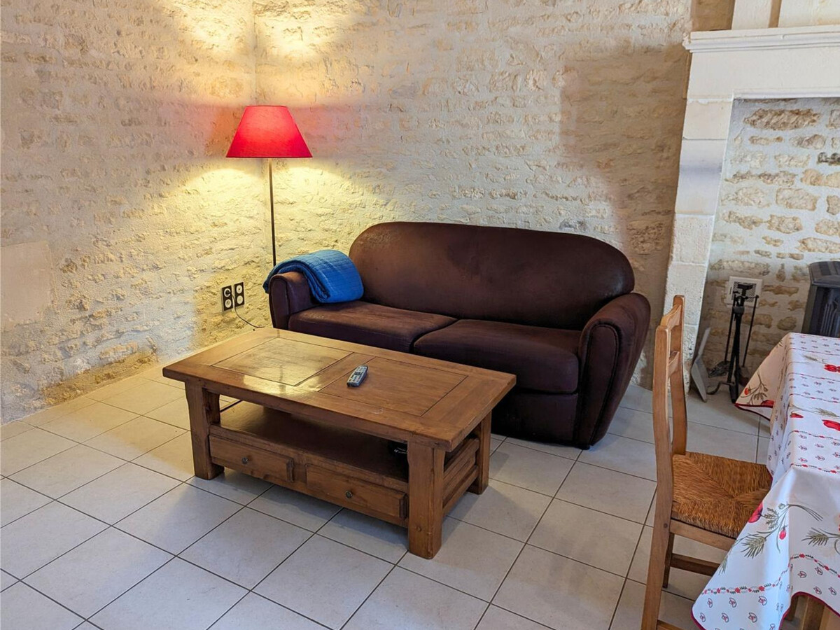 Gîte en pierres avec poêle, terrasse et cour close à Asnières-sur-Nouère - Photo 9