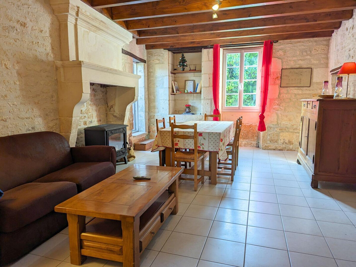Gîte en pierres avec poêle, terrasse et cour close à Asnières-sur-Nouère - Photo 10