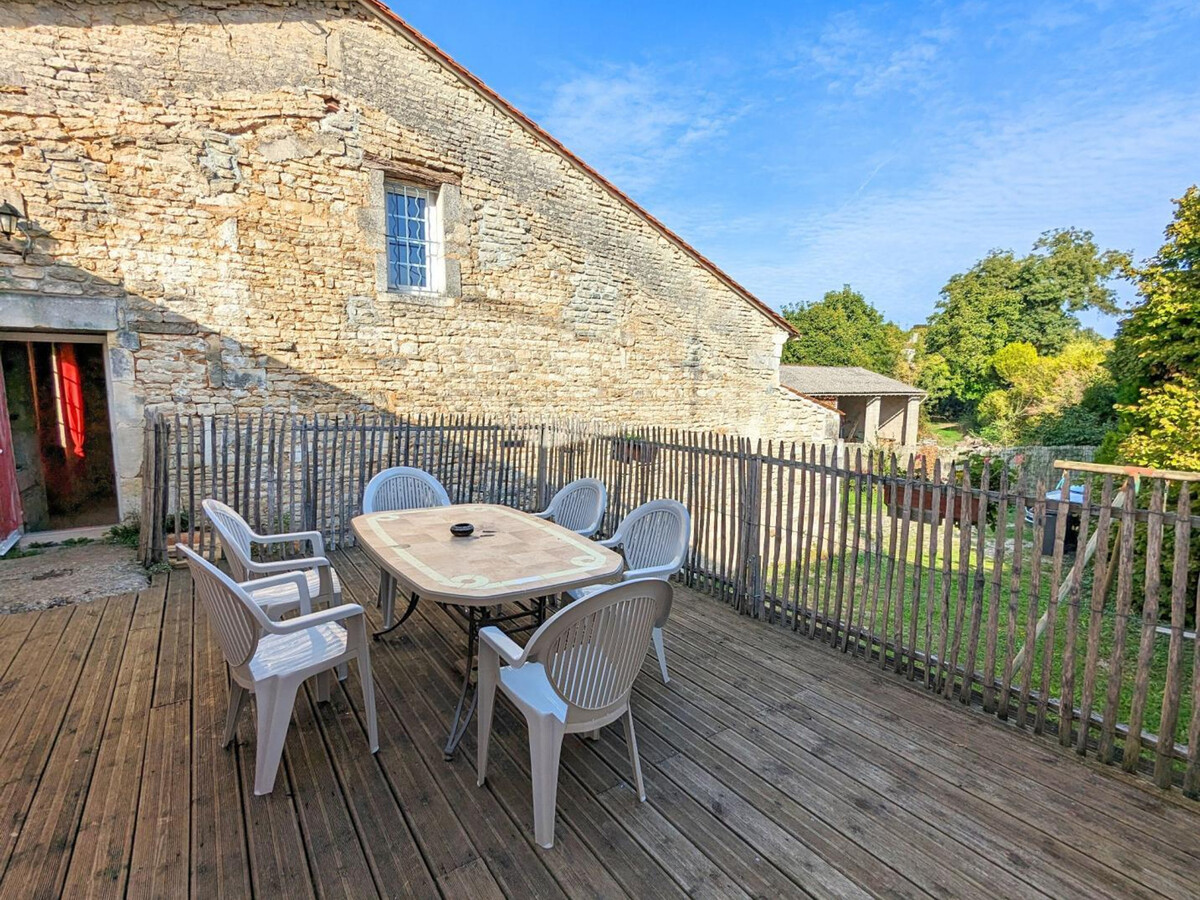 Gîte en pierres avec poêle, terrasse et cour close à Asnières-sur-Nouère - Photo 20