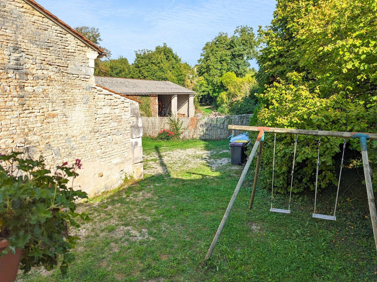 Gîte en pierres avec poêle, terrasse et cour close à Asnières-sur-Nouère - Photo 21